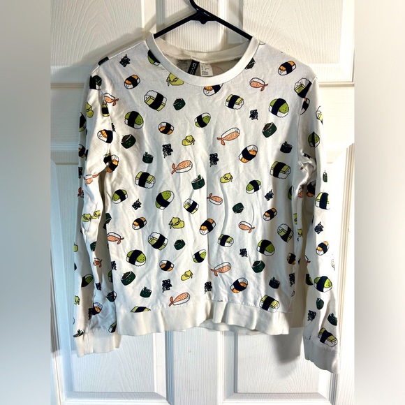 H&M Tops - H&M Divided - Long Sleeved / Sweat Shirt - Sushi Design 🍱🍣